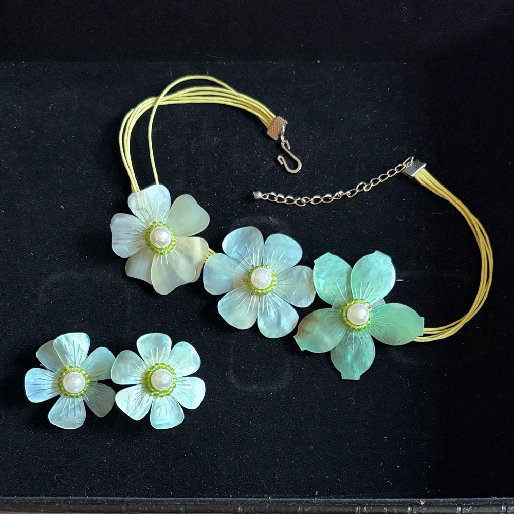 Vintage Mother of Pearl Magnolia Blossom set